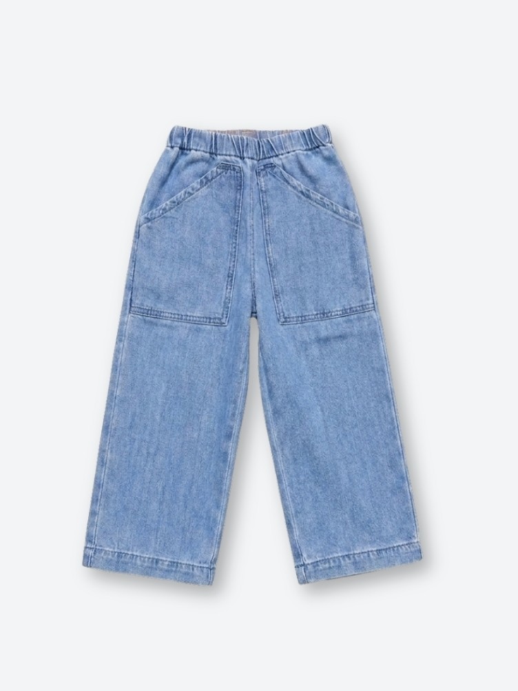 WEITE HELLBLAUE JEANS